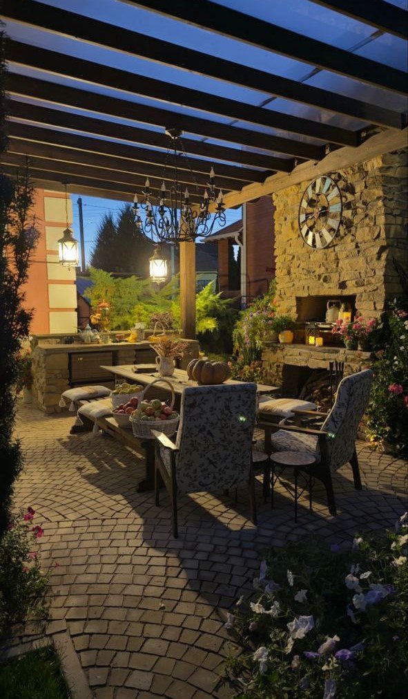 Галерея для новости 2 Когда люстра становится сердцем дома — даже на открытом воздухе