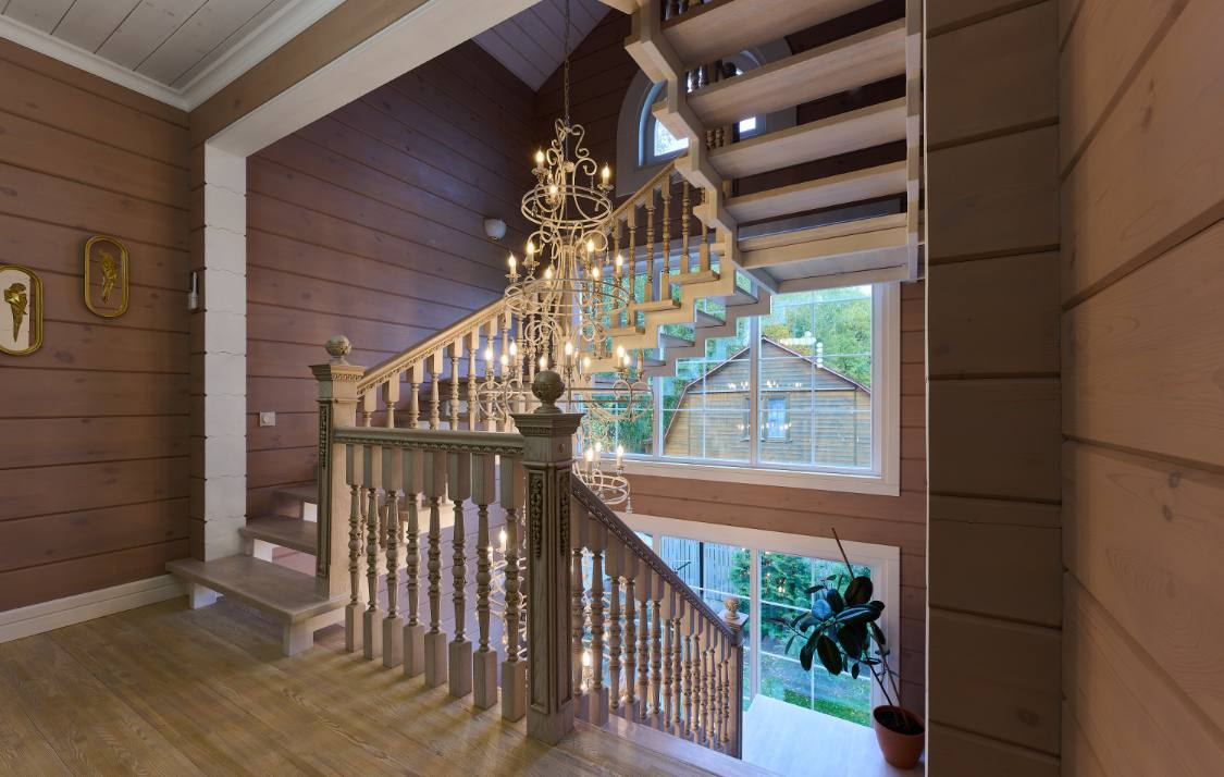 Галерея для новости 1 «Дневник Люстры: Как я стала центром внимания в доме»