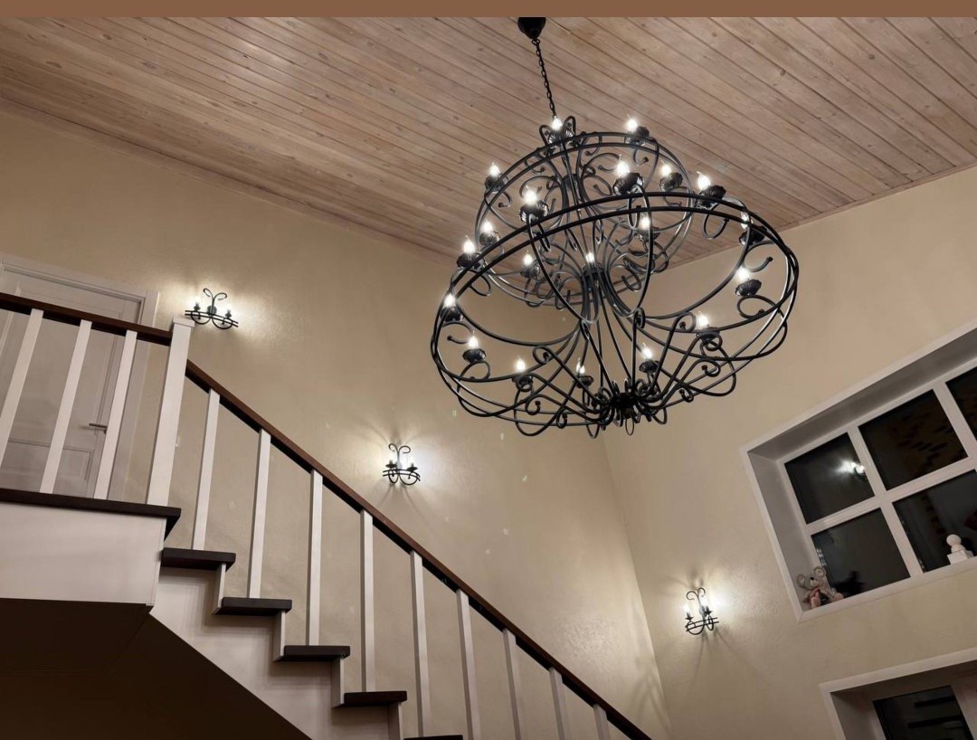 Галерея для новости 1 Элегантность, которая заполняет пространство: Люстра "Зоя" RS111/12+8 и Бра "Зоя" RS111/2A